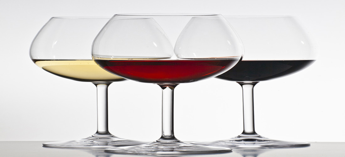 White Wine Vs. Red Wine: Which stains your teeth more? The Answer Might Surprise you! White Wine Vs. Red Wine: Which stains your teeth more? The Answer Might Surprise you!